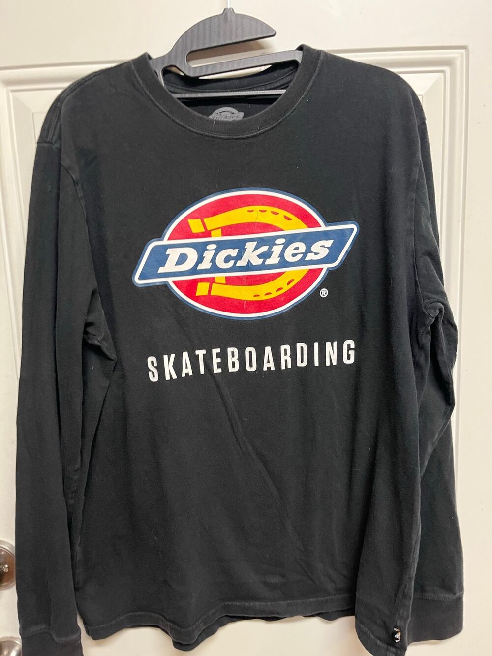 Dickies men’s skateboarding T-shirt, long sleeve size medium